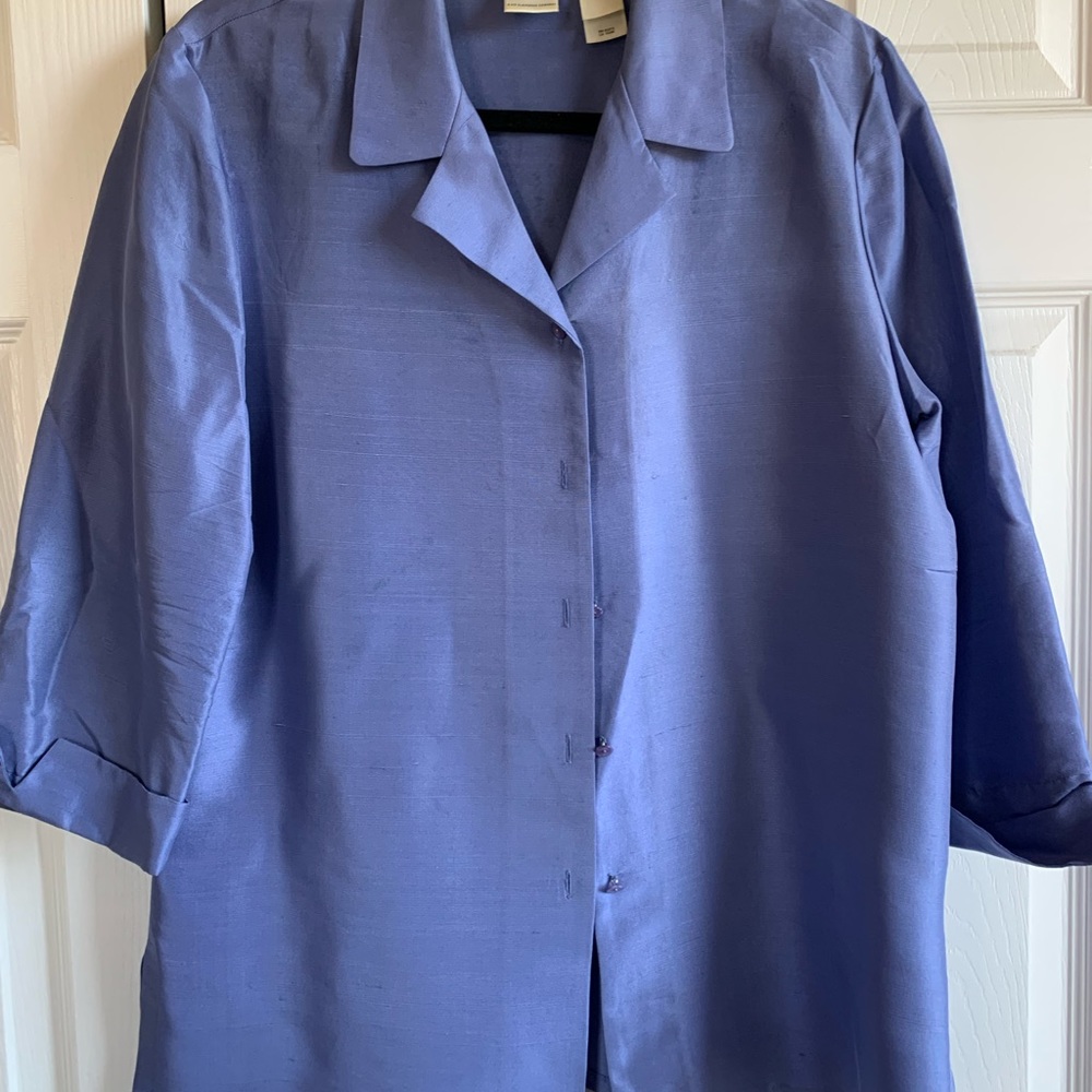 EMMA JAMES | M | 100%Silk Light blue blouse, button front collar 3/4 cuff sleeve